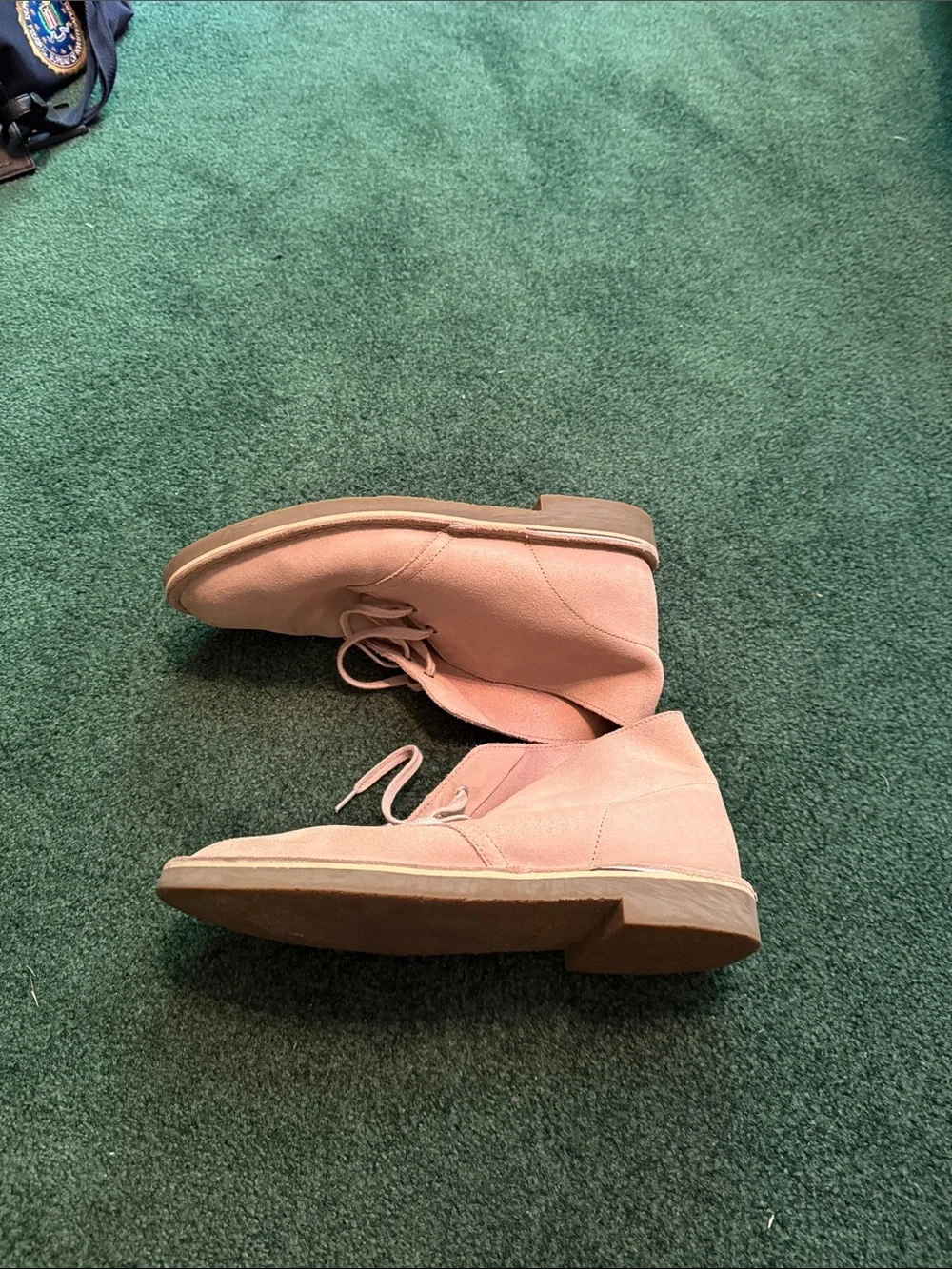 Clarks Men’s tan Suede Chukka Boots